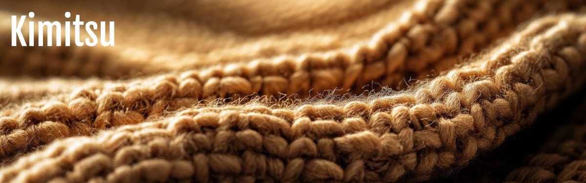 Texture cosy de tricot caramel pour une déco automnale chaleureuse et enveloppante.