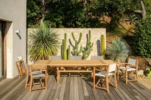 Construction d'un coin repas dans le jardin