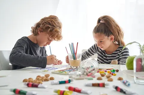 Stages créatifs d’été 2026 pour enfants : programmes, âges et prix