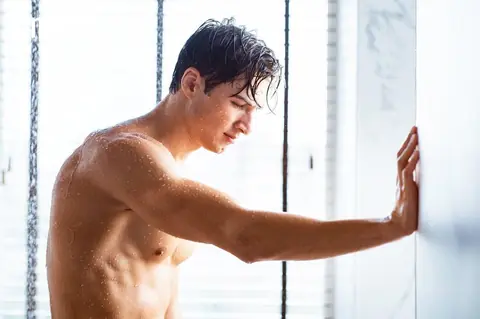 Finies les crises pour la douche : instaurer une routine d’hygiène sans drame