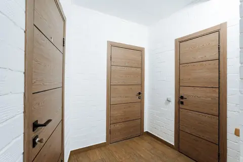Isolation phonique DIY d'une porte intérieure : efficacité et budget maîtrisé