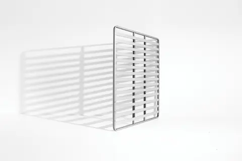 Maille en polymère : Noctis réinterprète la maille traditionnelle en bois de manière durable