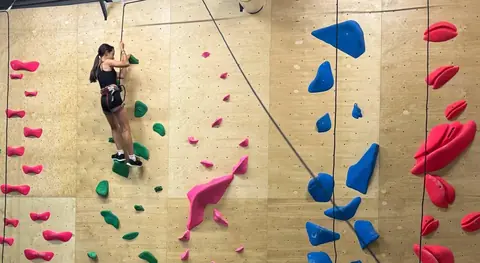 Planifier une initiation à l’escalade en salle pour enfants : sécurité, coût et conseils pratiques