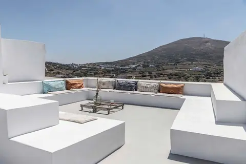 Une maison traditionnelle sur l'île de Tinos repensée dans un esprit moderne