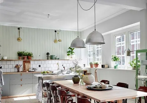 Vert menthe et couleurs neutres pour la rénovation d'une maison dans un style scandinave et vintage | Homes and Interiors