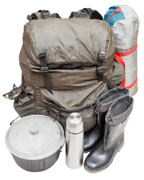 Week-end camping familial : équipements essentiels et budget pour 4 personnes