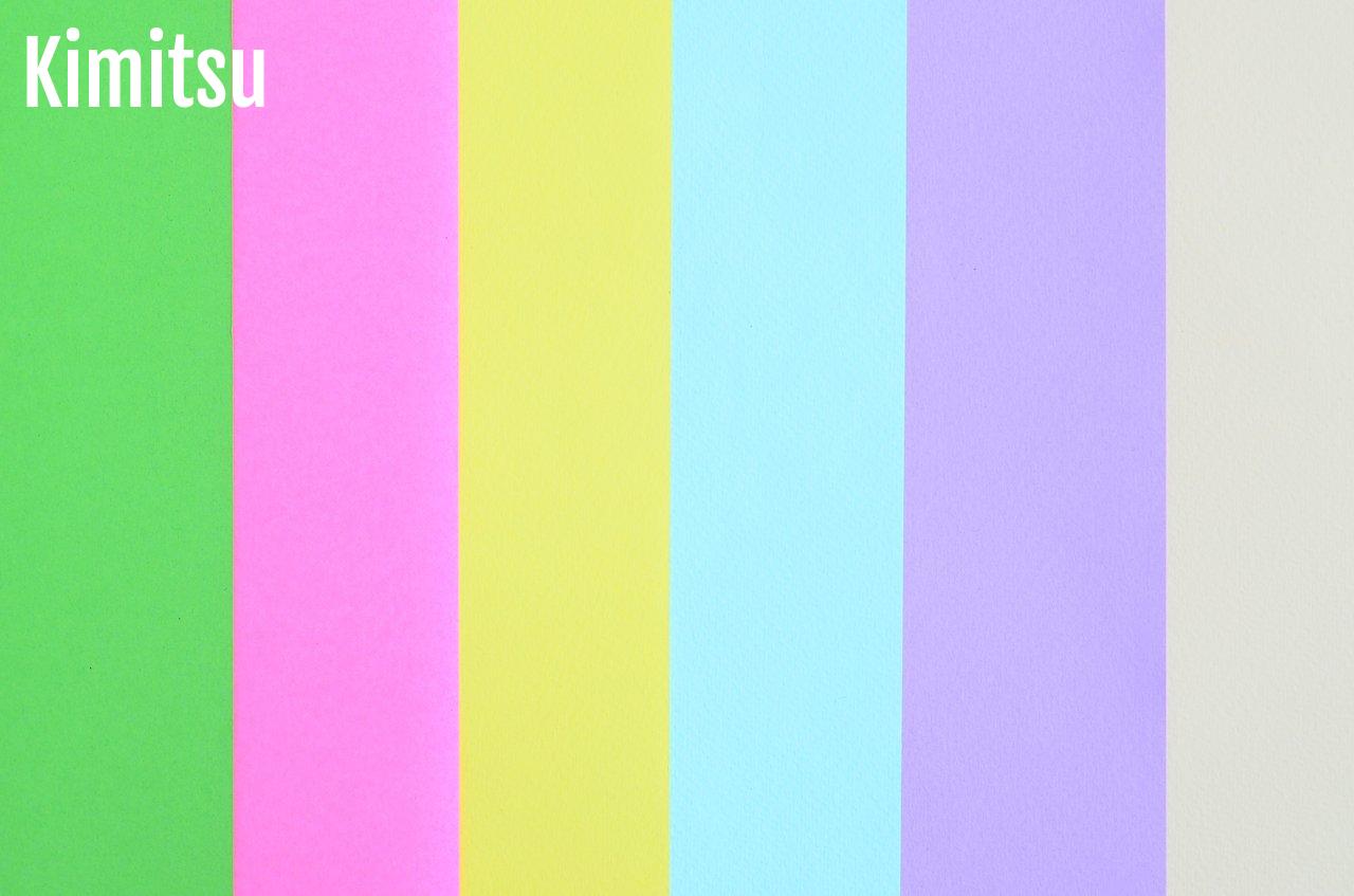 Nuancier tendance pastel printemps 2026 avec teintes Cloud Dancer, Vert Eucalyptus et Faded Terracotta, illustrant le pastel color swatches spring.