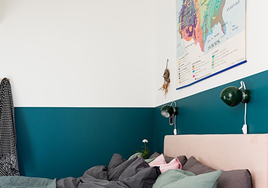 Lire la suite à propos de l’article Maison aux murs à moitié peints, accents de couleur et autres idées à copier