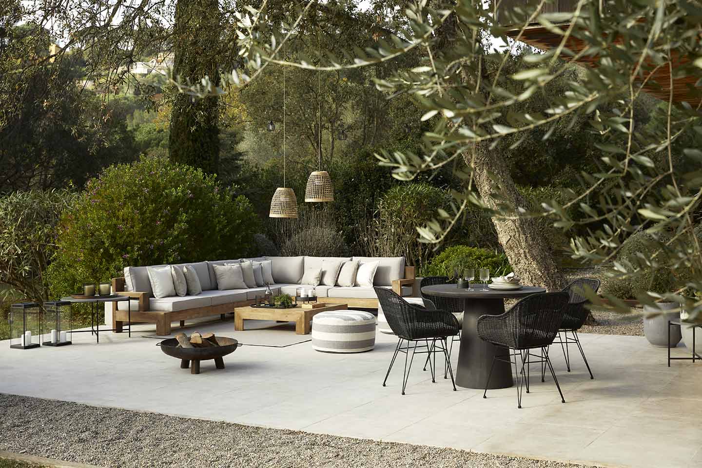 Lire la suite à propos de l’article Comment aménager l&rsquo;extérieur avec style et en fonction de vos besoins ?