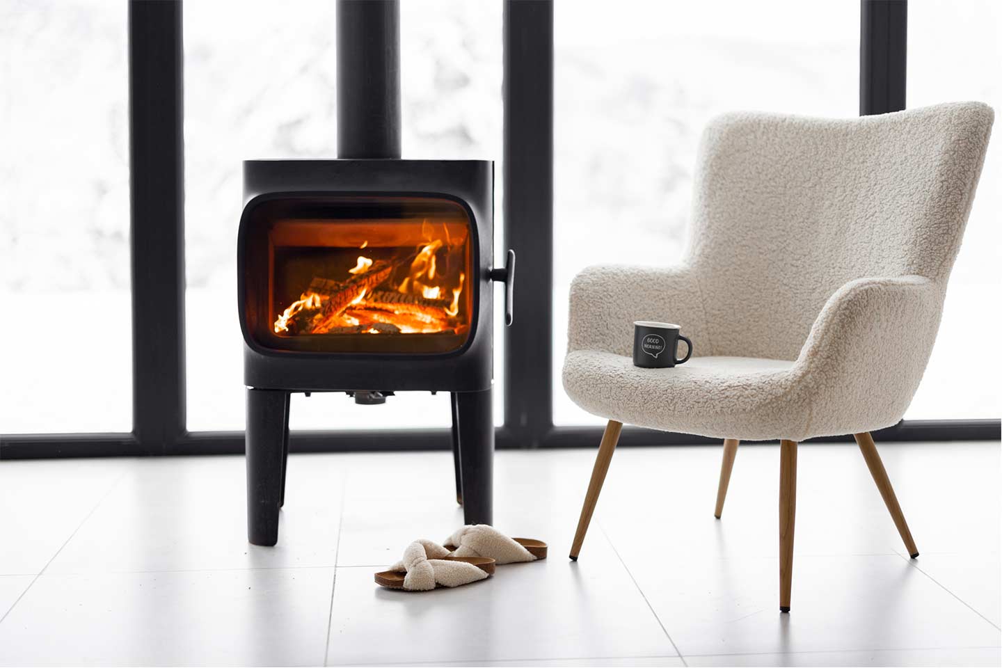 Lire la suite à propos de l’article Poêles à bois : types, coûts et consommation