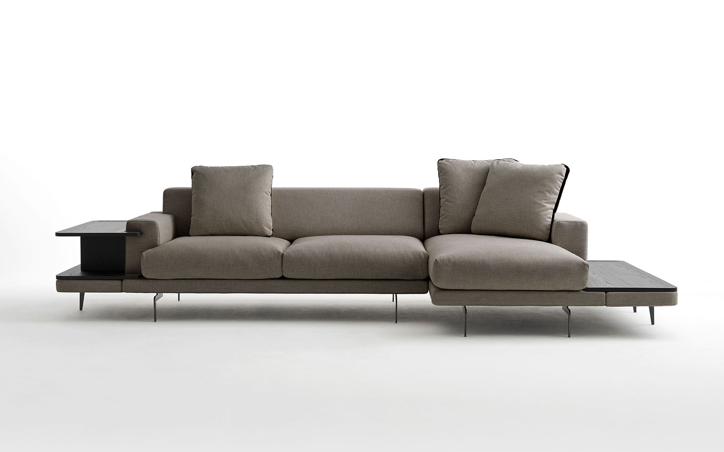 Lire la suite à propos de l’article Canapés avec Chaise Longue by Busnelli : beauté et fonctionnalité