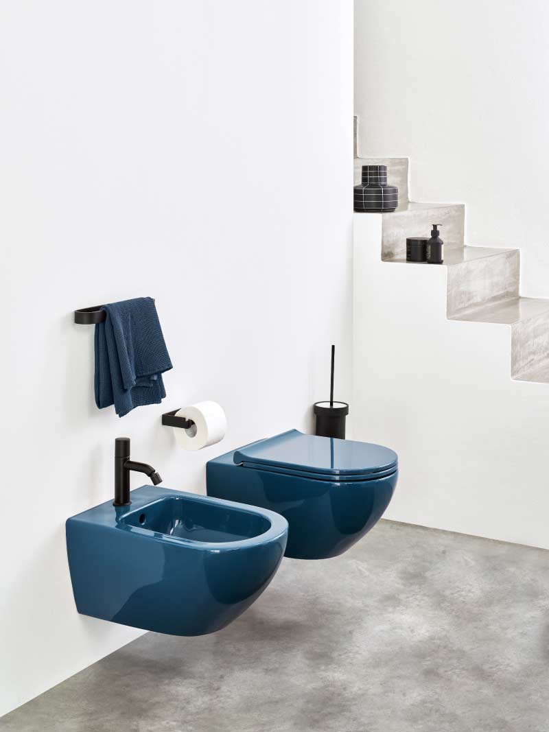 Ambiance estivale : la salle de bains de Ceramica Cielo se teinte de bleu La salle de bains de Ceramica Cielo est teintée de bleu