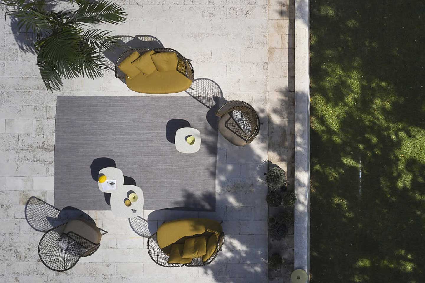 Lire la suite à propos de l’article Tapis d&rsquo;extérieur : un détail élégant pour embellir les espaces extérieurs