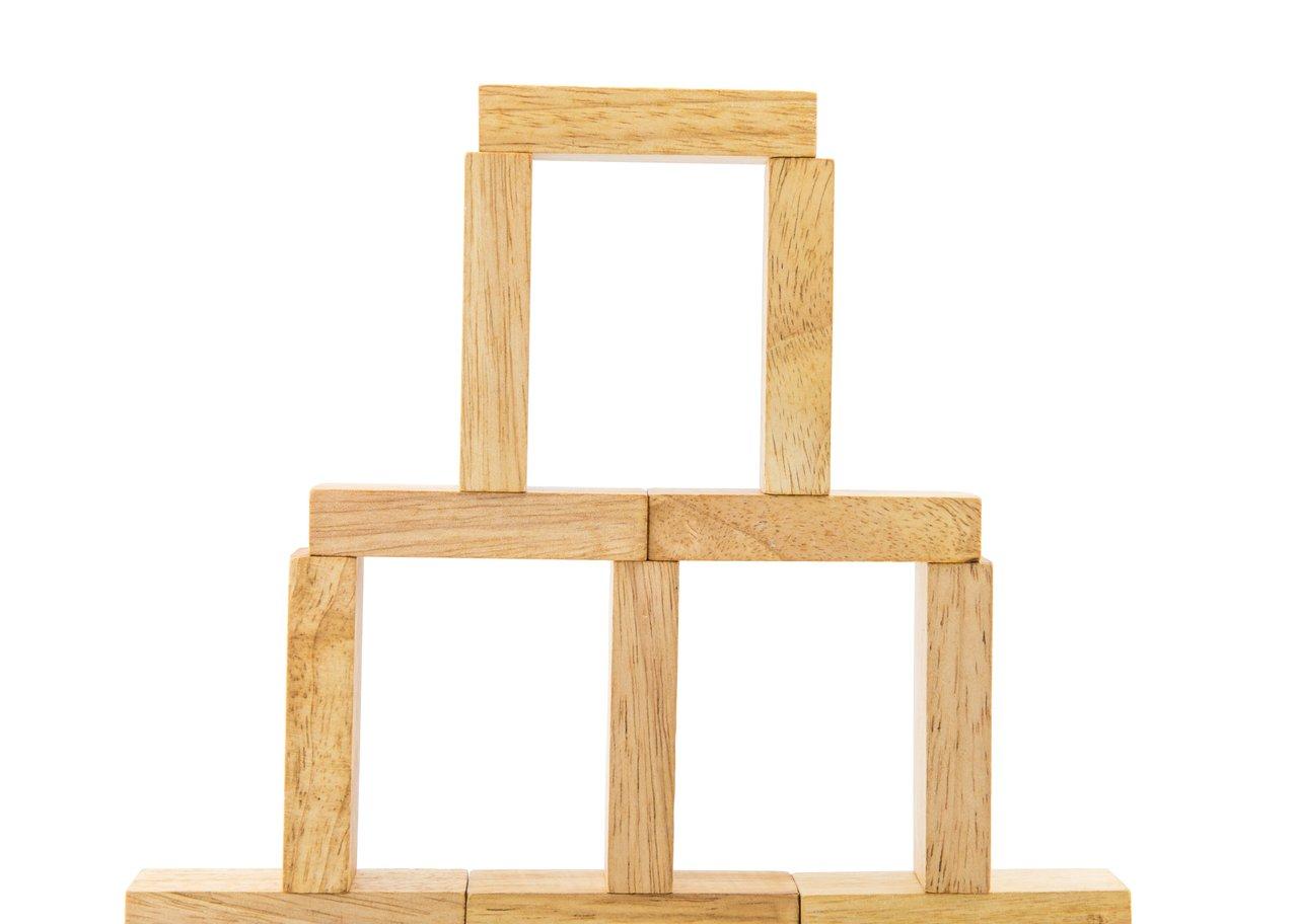 Lire la suite à propos de l’article Bien caler un meuble avec des cales en bois : guide pratique et astuces déco