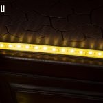 installation-dune-led-headboard-retro-eclairee-dans-une-chambre-adult