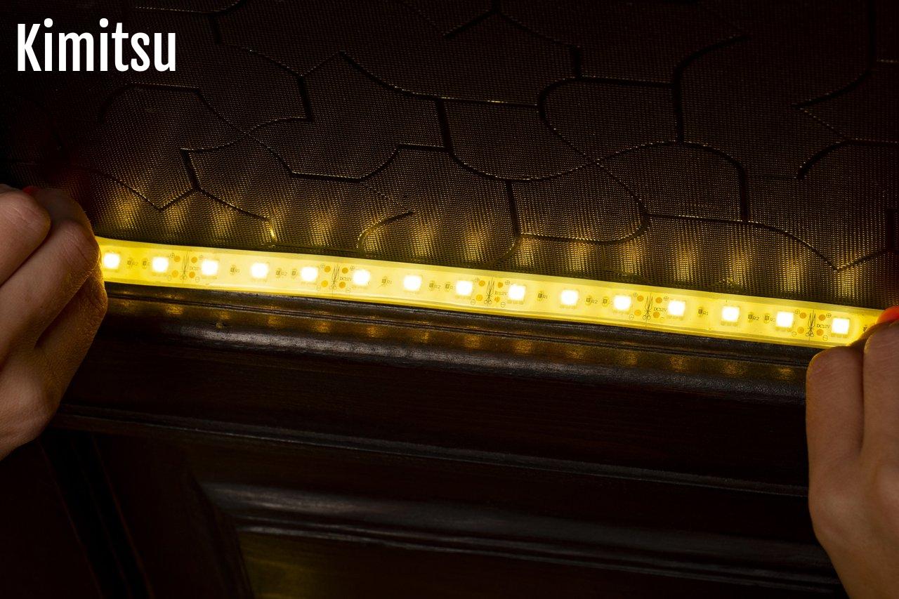 Tête de lit rétroéclairée avec bandes LED encastrées et câblage discret pour une ambiance chaleureuse.